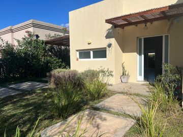 Venta Casa 4 Amb. San Ramon Pilar del Este