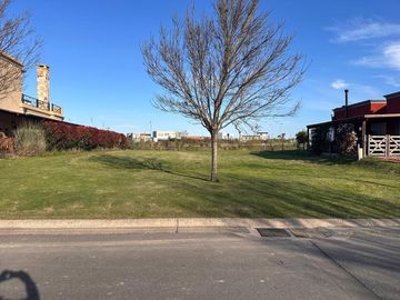 VENTA DE LOTE EN BARRIO MUELLES, PUERTOS DEL LAGO