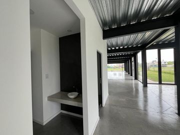 VENTA- Imponente Local a Estrenar en Don Mateo