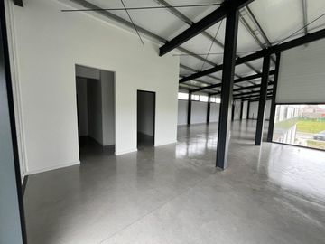 VENTA- Imponente Local a Estrenar en Don Mateo