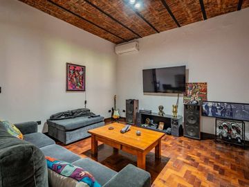 VENTA - CASA 3 AMB C/ QUINCHO Y PILETA - C. MADERO