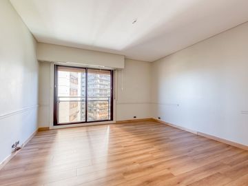 VENTA DEPTO 5 AMB CON COCH 2/DEP. AV. LIBERTADOR