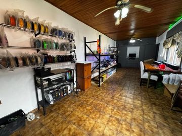VENTA CASA 4 AMBIENTES + DEPTO LOMAS DEL MIRADOR