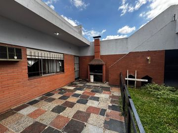 VENTA CASA 4 AMBIENTES + DEPTO LOMAS DEL MIRADOR
