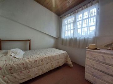 CASA 5 AMBIENTES VENTA  CASTELAR