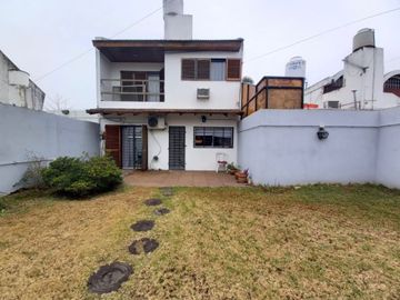 CASA 5 AMBIENTES VENTA  CASTELAR