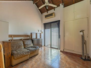 VENTA PH 2 AMB. PATIO-COCHERA-APTO CREDITO