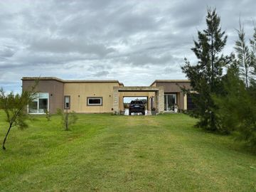 VENTA CASA 4 AMB PILETA 11000  MTS  CH DE ABBOTT