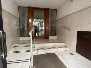 VENTA DEPTO 4 AMBIENTES CON BALCON EN FLORES