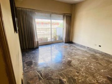 VENTA DEPTO 4 AMBIENTES CON BALCON EN FLORES