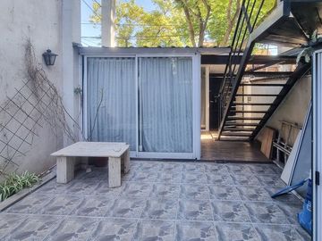 Venta Ph de 5 amb. con patio y cochera en Olivos