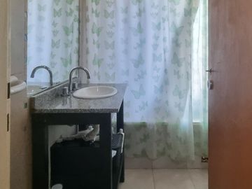 Venta Ph de 5 amb. con patio y cochera en Olivos