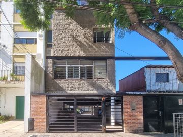 Venta Ph de 5 amb. con patio y cochera en Olivos