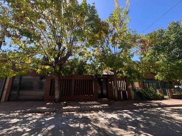 VENTA  CASA 6 AMBIENTES CIUDAD JARDÍN