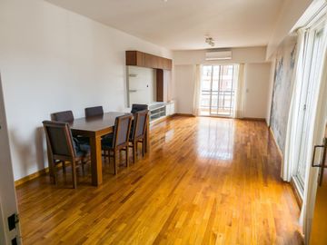 Venta departamento 4 amb. con cochera en Belgrano.