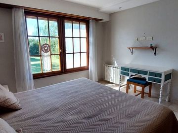VENTA EXCELENTE CASA 4 AMB, QUINCHO Y PARQUE,VIDAL