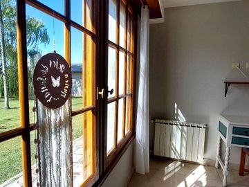 VENTA EXCELENTE CASA 4 AMB, QUINCHO Y PARQUE,VIDAL