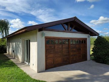 VENTA EXCELENTE CASA 4 AMB, QUINCHO Y PARQUE,VIDAL