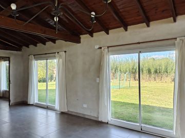 VENTA EXCELENTE CASA 4 AMB, QUINCHO Y PARQUE,VIDAL