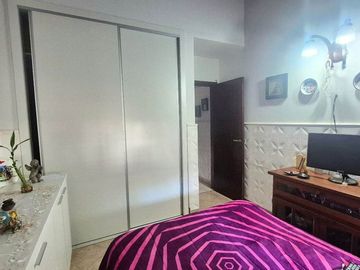 Chalet Tradicional con Quincho sobre Amplio Lote