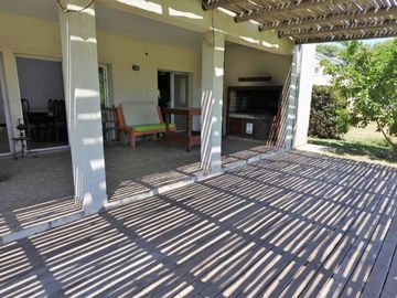 VENTA CASA 5 AMB SANTA GUADALUPE PILAR DEL ESTE