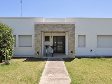 VENTA CASA 5 AMB SANTA GUADALUPE PILAR DEL ESTE