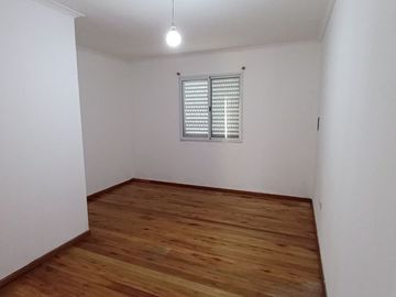 EN VENTA 2 DEPARTAMENTOS + 2 LOCALES COMERCIALES