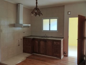 EN VENTA 2 DEPARTAMENTOS + 2 LOCALES COMERCIALES