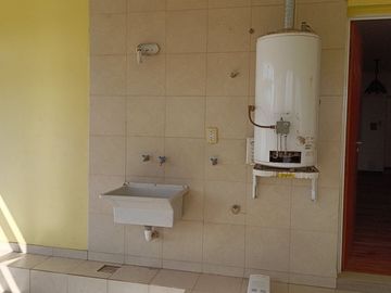 EN VENTA 2 DEPARTAMENTOS + 2 LOCALES COMERCIALES
