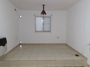 EN VENTA 2 DEPARTAMENTOS + 2 LOCALES COMERCIALES