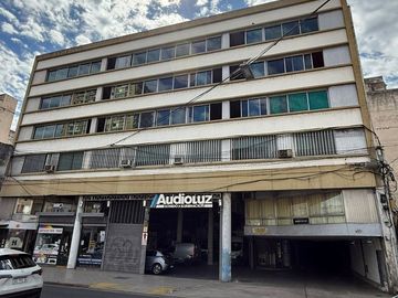 VENTA COCHERA  ZONA CENTRO