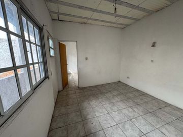 Casa 6 amb PATIO y TERRAZA  A reciclar! L. Mirador