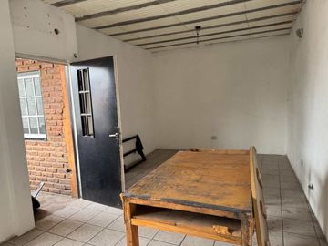 Casa 6 amb PATIO y TERRAZA  A reciclar! L. Mirador