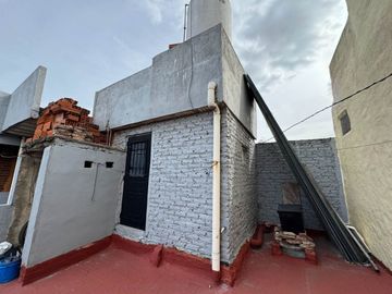 Casa 6 amb PATIO y TERRAZA  A reciclar! L. Mirador
