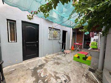 Casa 6 amb PATIO y TERRAZA  A reciclar! L. Mirador