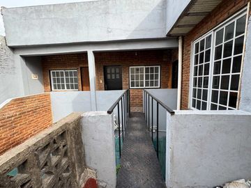 Casa 6 amb PATIO y TERRAZA  A reciclar! L. Mirador