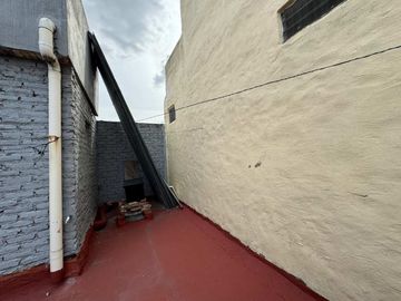 Casa 6 amb PATIO y TERRAZA  A reciclar! L. Mirador