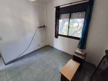Venta Dpto 3 Amb 2 piso x Escalera Tesei CREDITO