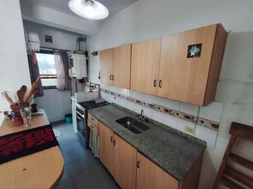 Venta Dpto 3 Amb 2 piso x Escalera Tesei CREDITO