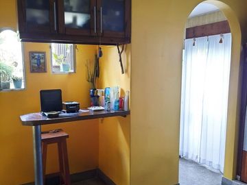 Venta Casa 4 Amb en Esquina con Quincho y Jardín