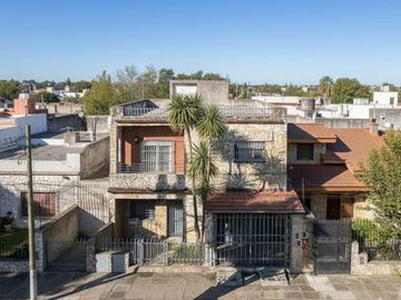 VENTA CASA 6 AMB EN RAMOS MEJIA APTA CREDITO