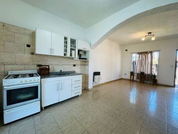 VENTA CASA 3 AMBIENTES ITUZAINGO PARQUE Y COCHERA