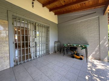 VENTA CASA 3 AMBIENTES ITUZAINGO PARQUE Y COCHERA