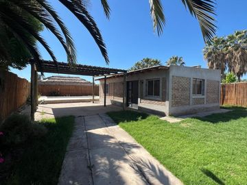 CASA CON PISCINA, BARRIO ROSA MOSQUETA, GUAYMALLÉN