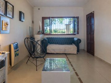 CASA 4 DORMITORIOS EN VENTA , CITY BELL.