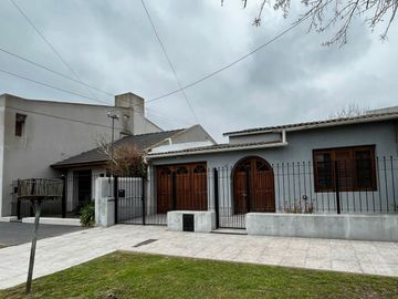 CASA 2 DORMITORIOS EN VENTA EN DOLORES CON GARAGE