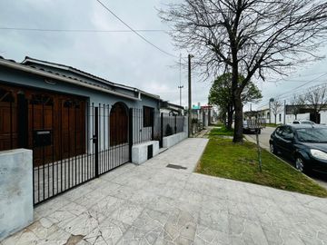 CASA 2 DORMITORIOS EN VENTA EN DOLORES CON GARAGE