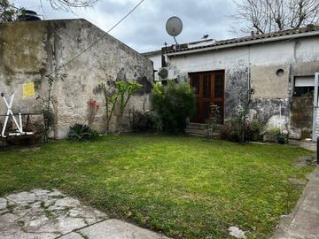CASA 2 DORMITORIOS EN VENTA EN DOLORES CON GARAGE