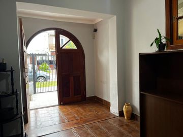 CASA 2 DORMITORIOS EN VENTA EN DOLORES CON GARAGE