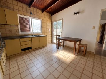 CASA EN VENTA LA PLATA 3 DORMITORIOS A REFACCIONAR